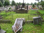 Renovierung von Grabsteinen auf dem Friedhof in Broumov