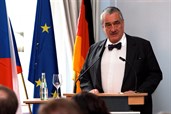 Schwarzenberg und Lammert: Der Zukunftsfonds hat „einen gigantischen Anteil“ an der neuen Qualität der deutsch-tschechischen Beziehungen