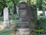 Rettung historisch wertvoller Grabsteine im baufälligen Zustand auf dem Neuen jüdischen Friedhof in Prag