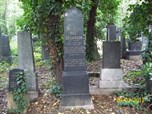 Rettung historisch wertvoller Grabsteine im baufälligen Zustand auf dem Neuen jüdischen Friedhof in Prag