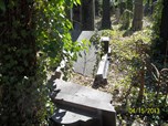 Rettung historisch wertvoller Grabsteine im baufälligen Zustand auf dem Neuen jüdischen Friedhof in Prag