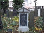 Rettung historisch wertvoller Grabsteine im baufälligen Zustand auf dem Neuen jüdischen Friedhof in Prag