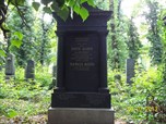 Rettung historisch wertvoller Grabsteine im baufälligen Zustand auf dem Neuen jüdischen Friedhof in Prag