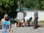 Wiederherstellung des ursprünglichen deutsch-tschechischen Friedhofs in Lomnice und Schaffung eines Gedenkortes