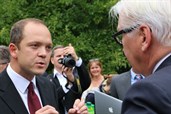 „Bundesaußenminister Steinmeier diskutierte in Prag mit Jugendlichen, die sich in Projekten des Deutsch-Tschechischen Zukunftsfonds engagieren“